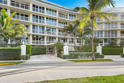 100 Royal Palm Way D1, Palm Beach – sold