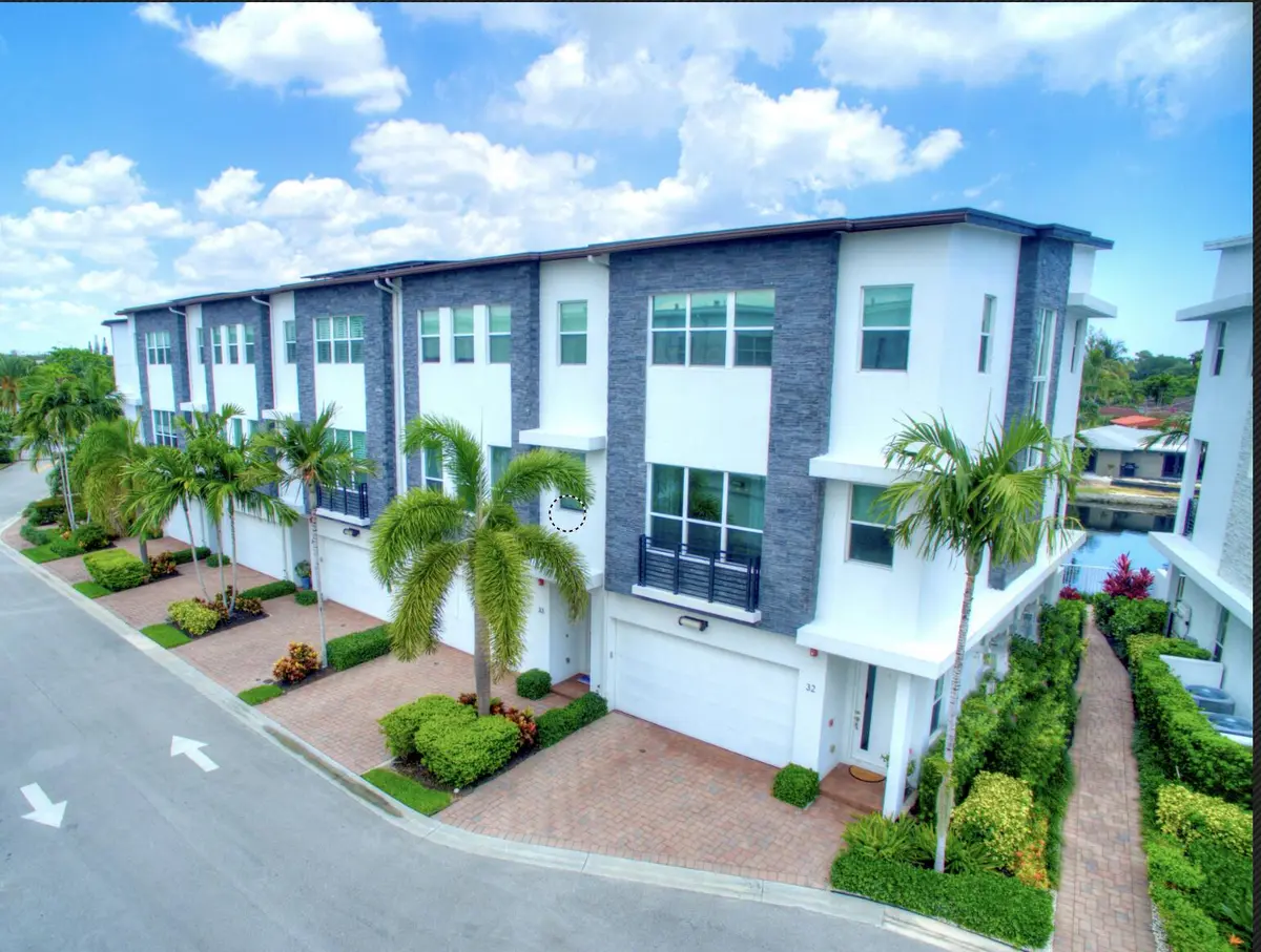 Front Exterior at 2900 NE 12th Terrace 32, Oakland Park