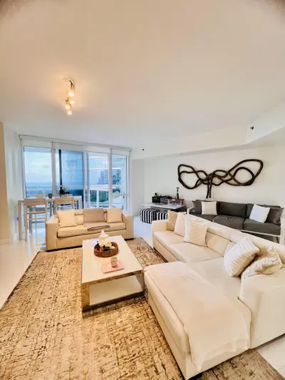 15811 Collins Avenue 407, Sunny Isles Beach – sold