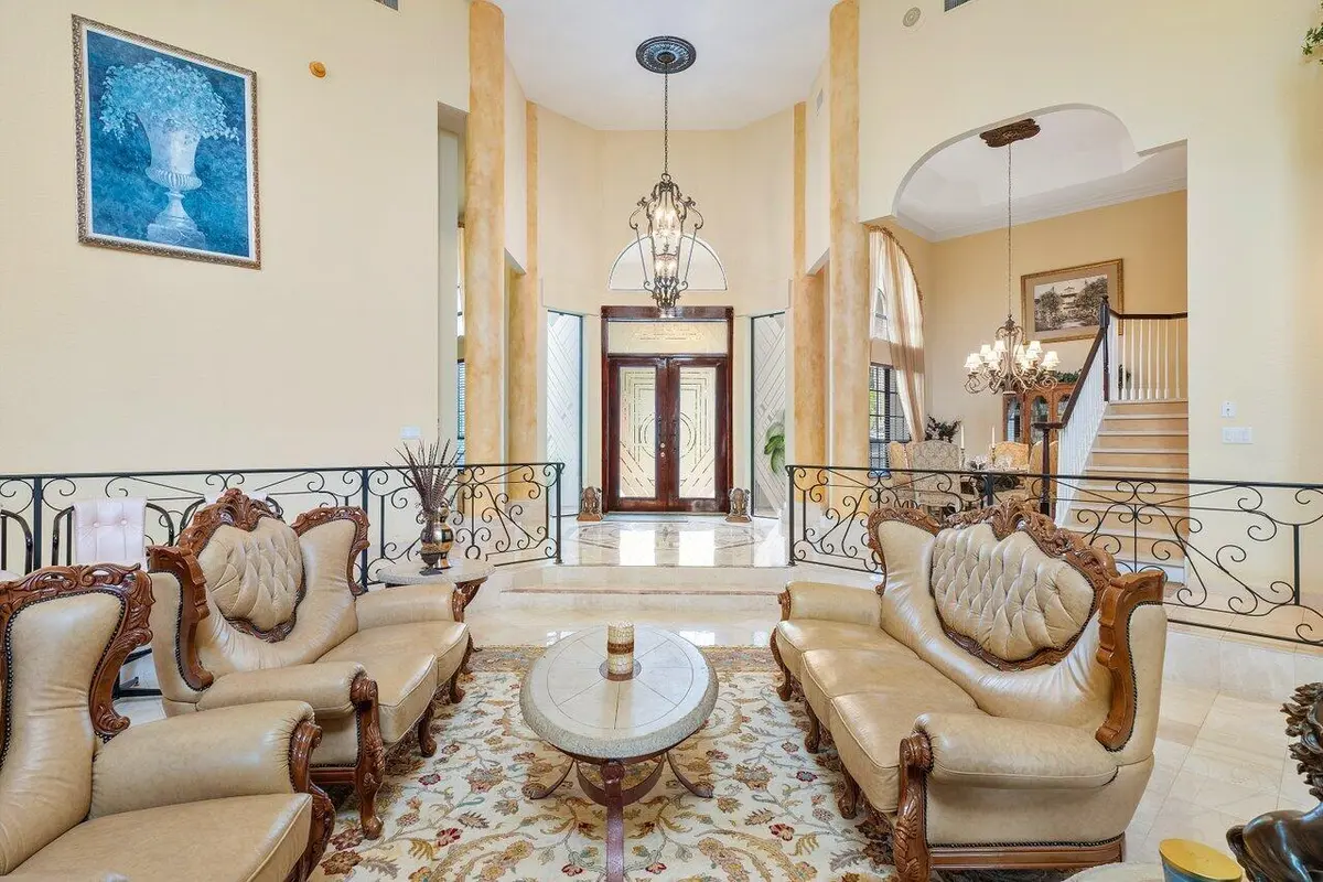 Living at 17654 Bocaire Way, Boca Raton