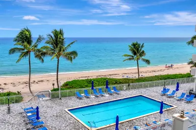3215 S Ocean Boulevard 307, Highland Beach – sold