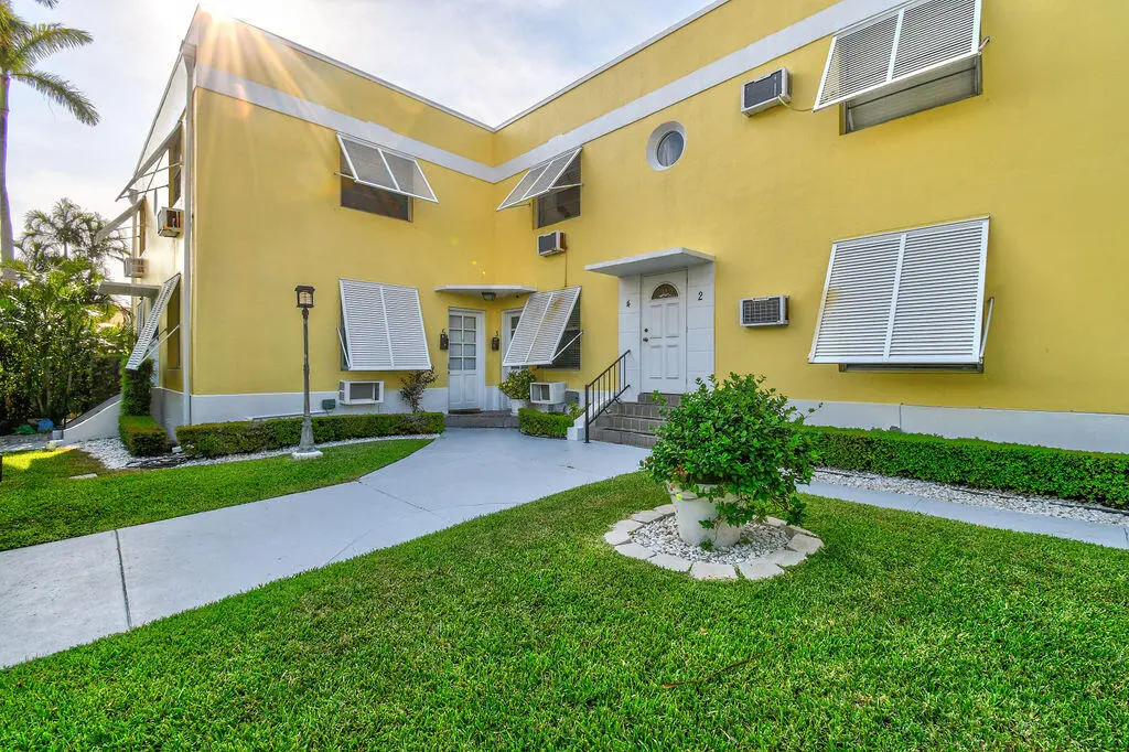 172NCountyRd#3_02 at 172 N County Road, Palm Beach