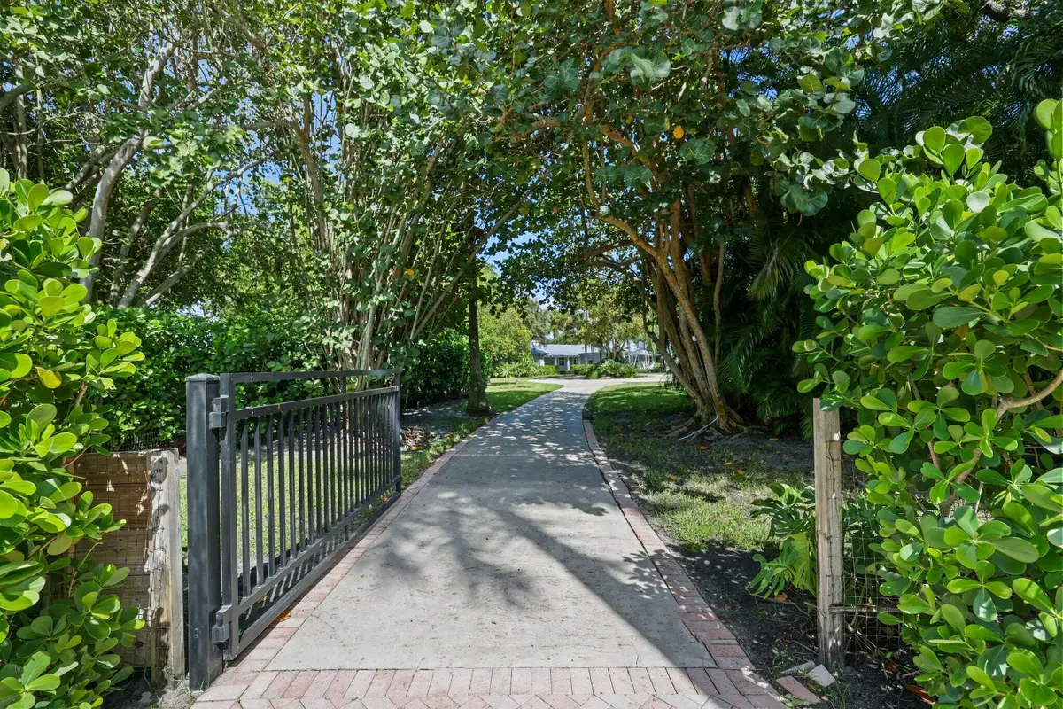 Private Driveway at 920 Hibiscus Lane, Delray Beach