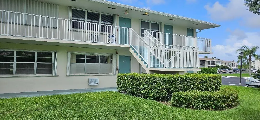 front of condo at 880 W Horizons 111, Boynton Beach