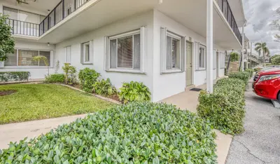 3040 Lake Osborne Drive 106, Lake Worth Beach – Condominium for sale