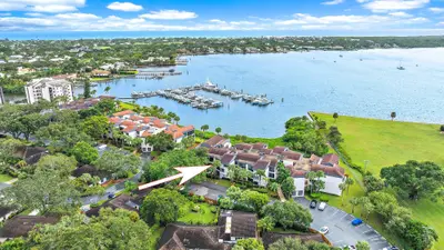 1660 Twelve Oaks Way 205, North Palm Beach – sold