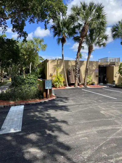 16023 Kingsmoor Way, Miami Lakes – Townhouse for sale