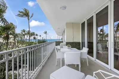 100 Royal Palm Way D2, Palm Beach – sold