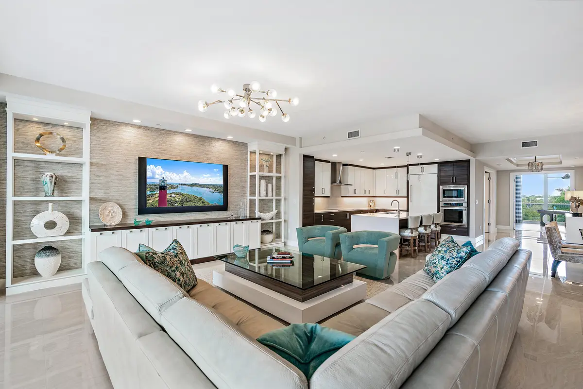 Family Room at 2700 Donald Ross Road 402, Palm Beach Gardens