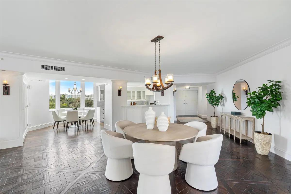 Dining/ Kitchen Nook at 300 SE 5th Avenue 6140, Boca Raton