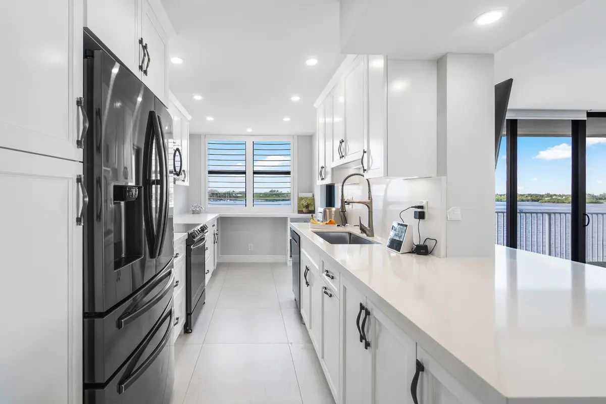 kitchen at 2860 S Ocean Boulevard 506, Palm Beach
