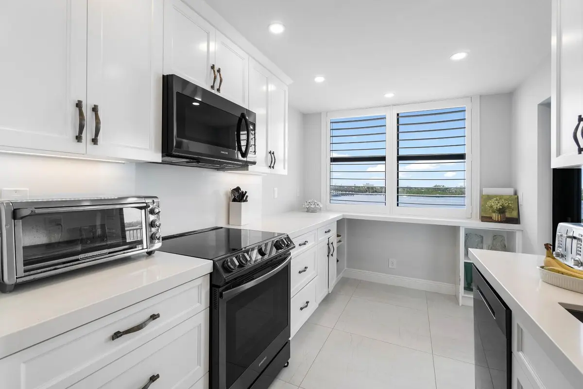 kitchen at 2860 S Ocean Boulevard 506, Palm Beach