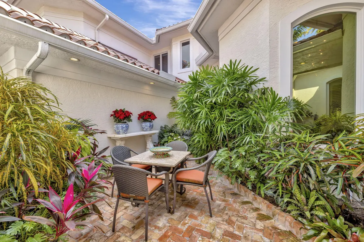 Courtyard at 2995 SE Dune Drive, Stuart