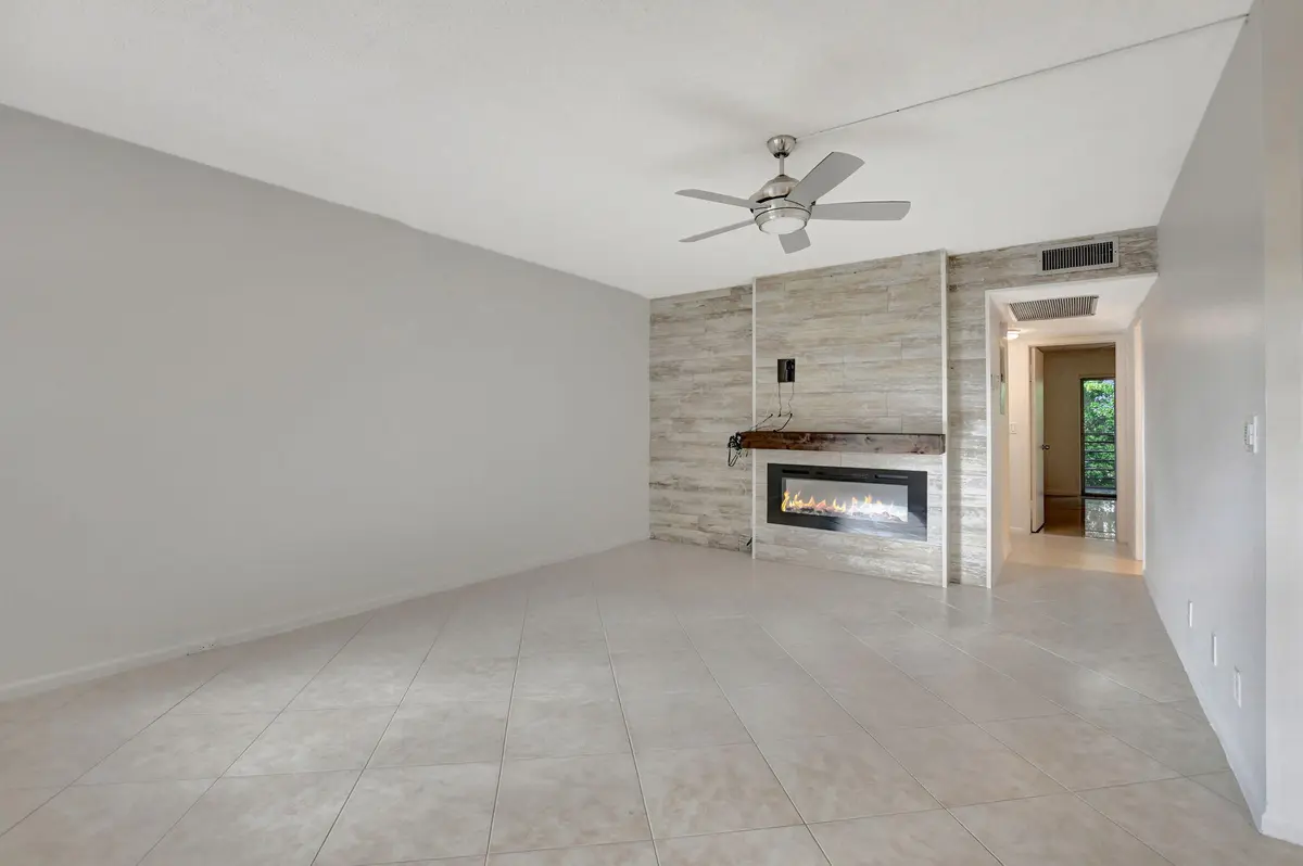 Living Area at 4064 Newport Q 4064, Deerfield Beach