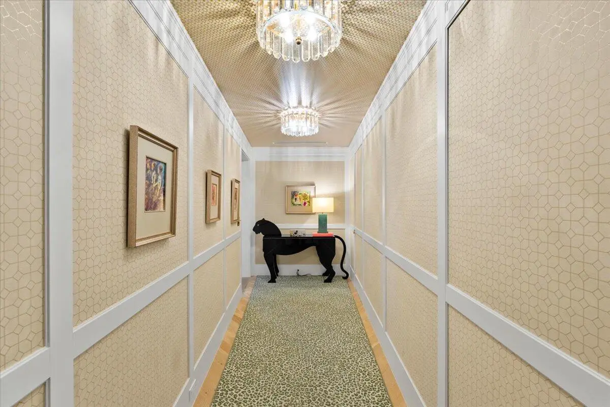 13-DSC07846 at 100 Royal Palm Way G3, Palm Beach
