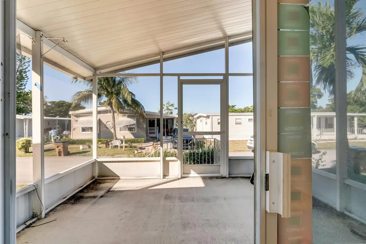 qW6deJyl at 4920 NW 2nd Terrace, Pompano Beach