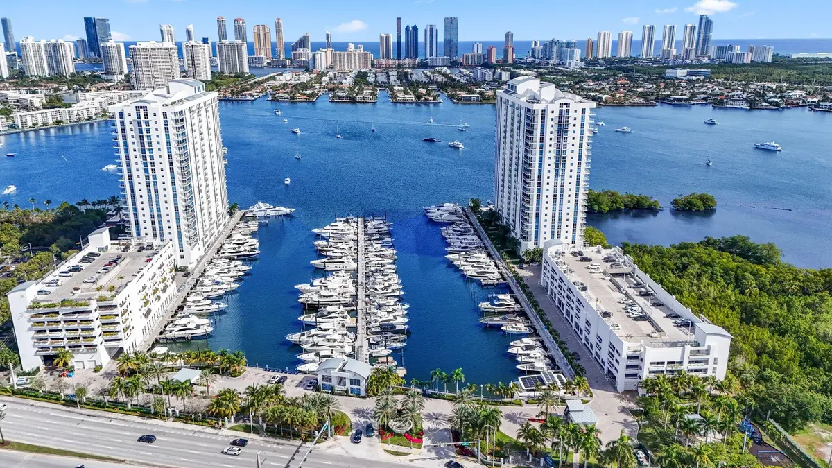 Aerial at 17301 Biscayne Boulevard 707, North Miami Beach
