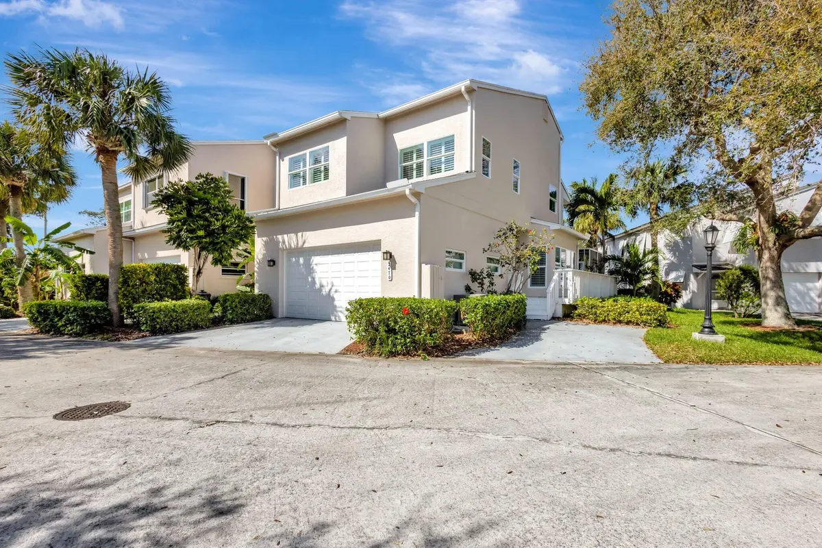 2-web-or-mls-5P1A8578 at 2470 Harbour Cove Drive, Hutchinson Island