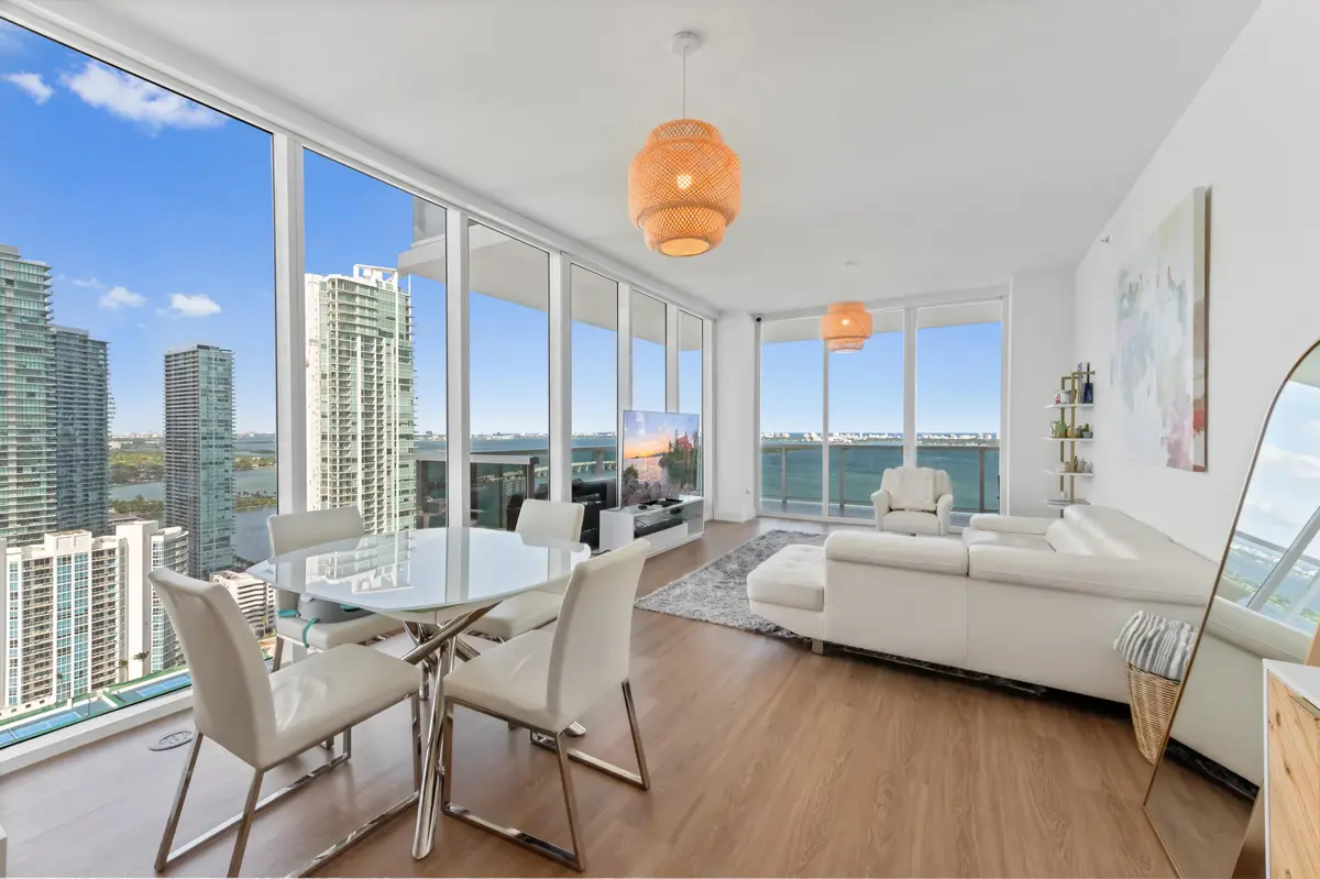 Dining area at 600 NE 27th Street Lph1, Miami