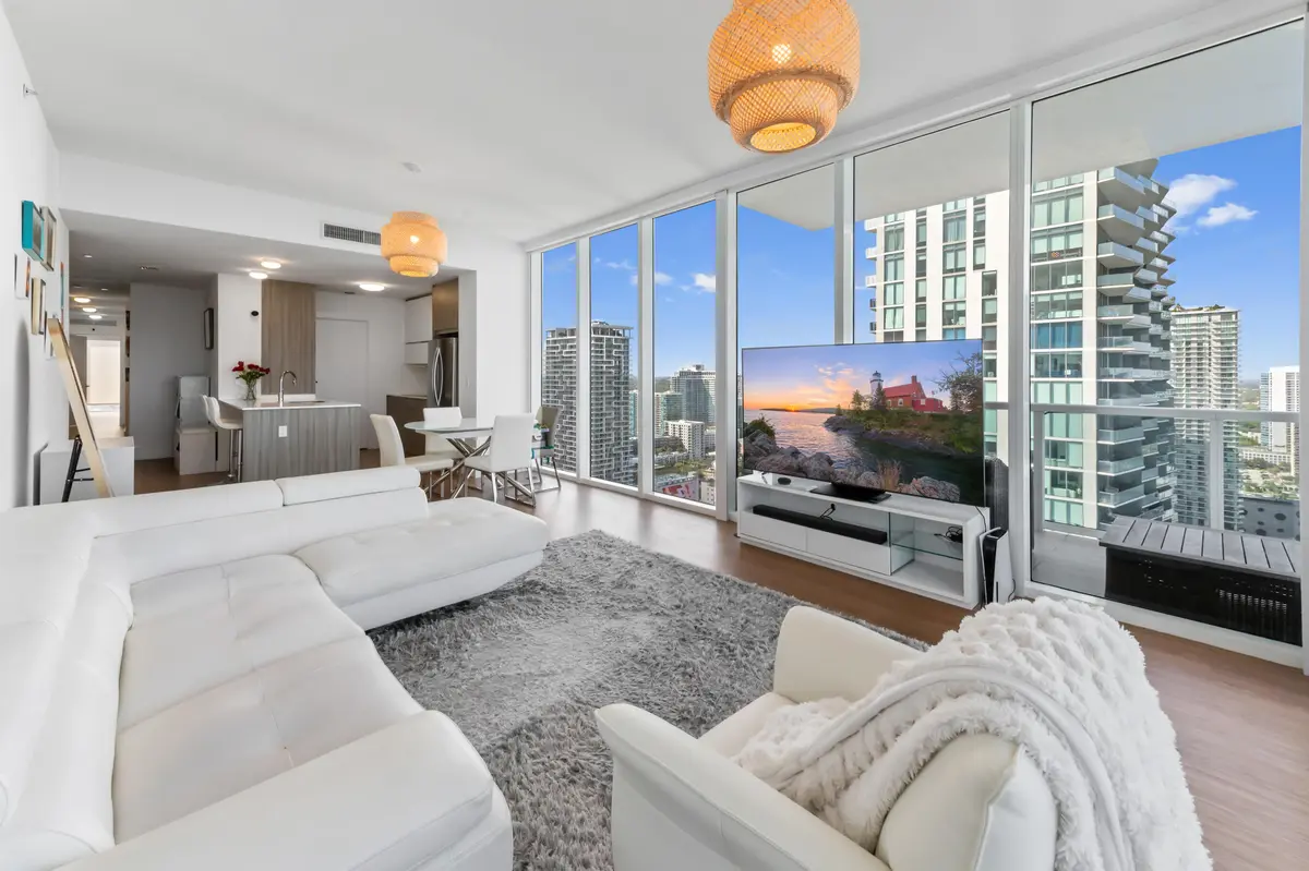 Living Room at 600 NE 27th Street Lph1, Miami