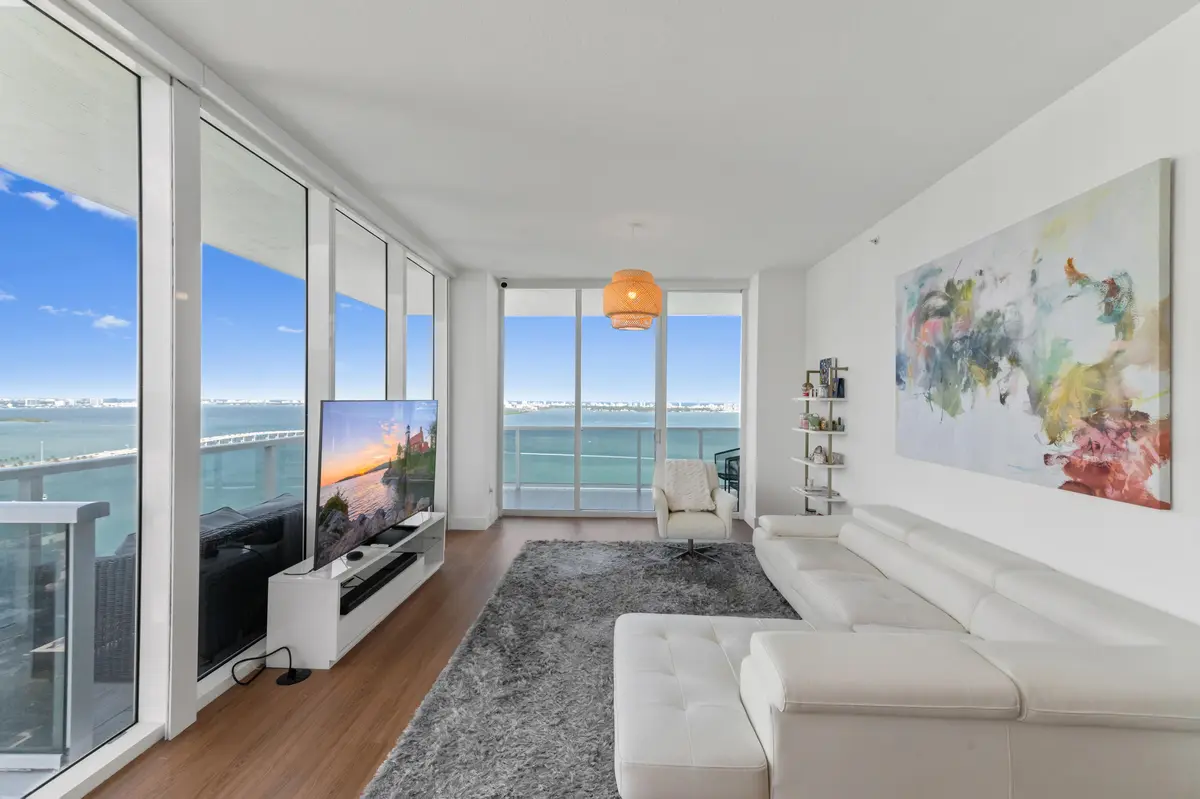 Living Room at 600 NE 27th Street Lph1, Miami