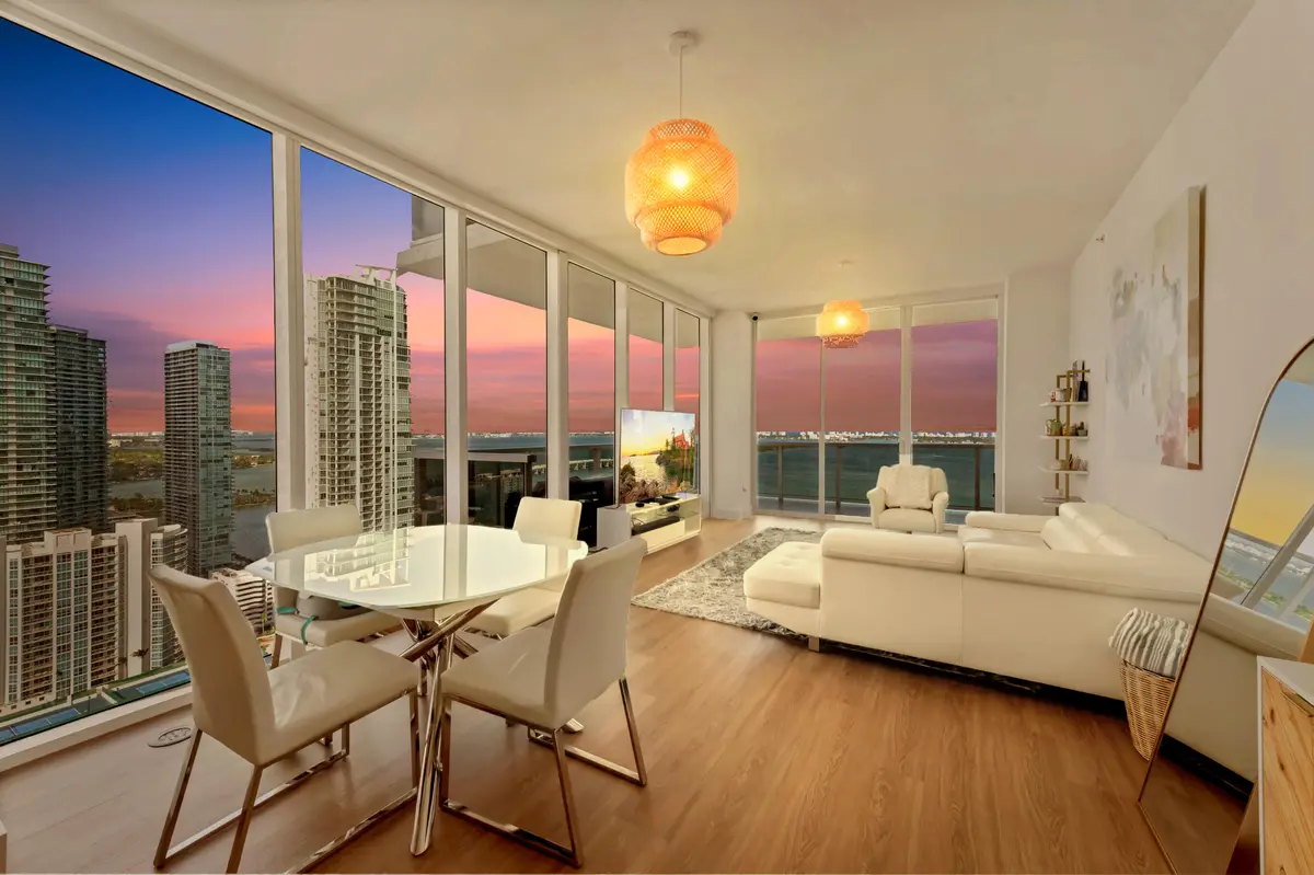 Dining area at 600 NE 27th Street Lph1, Miami
