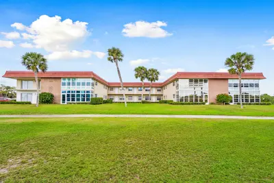 65 Woodland Drive 106, Vero Beach – sold