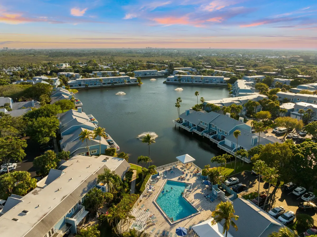 tempImageDDTaJs at 210 Ocean Dunes Circle, Jupiter