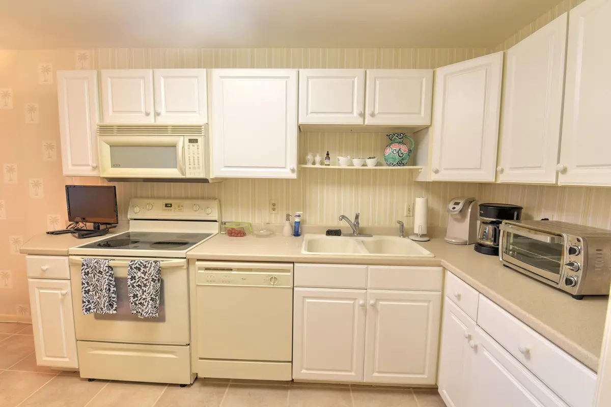 kitchen 1 .jpg at 15 Southport Lane E, Boynton Beach