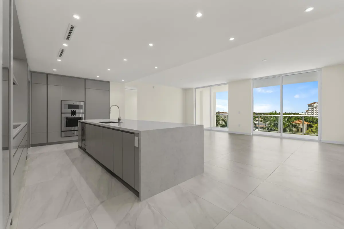 Living at 220 SE Mizner Boulevard 610, Boca Raton