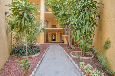 4364 NW 9th Avenue 16-3d, Deerfield Beach – Condominium for sale