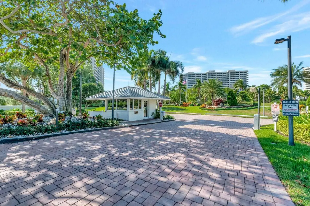 24 HOUR MANNED GATE HOUSE at 4001 N Ocean Boulevard 1602, Boca Raton
