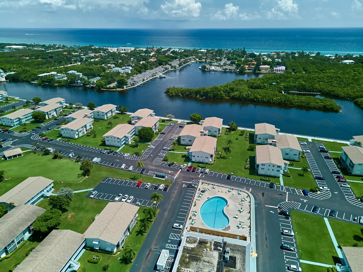 Aerial view at 880 Horizons 102, Boynton Beach