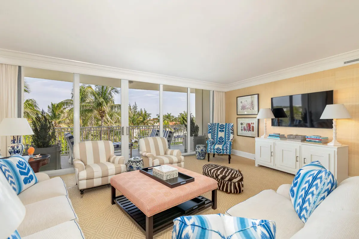 low-4 at 100 Royal Palm Way G-4, Palm Beach