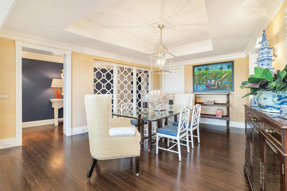 low-6 at 100 Royal Palm Way G-4, Palm Beach