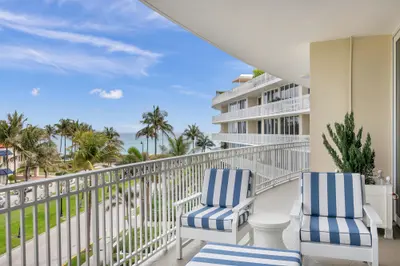 100 Royal Palm Way G-4, Palm Beach – sold