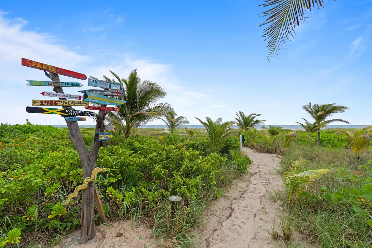 Deeded Beach Access at 1421 N Lake Way, Palm Beach