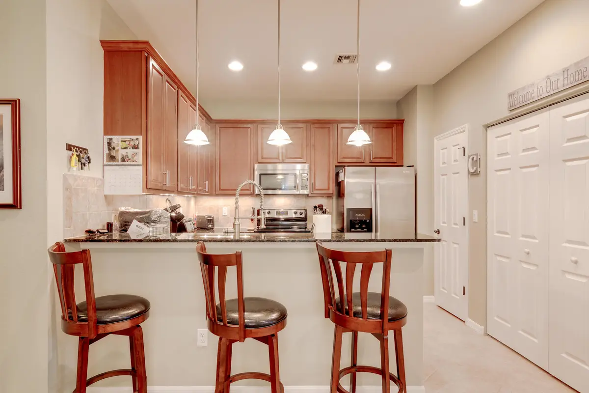 Kitchen w/breakfast bar at 6375 Oxford Circle 104d, Vero Beach