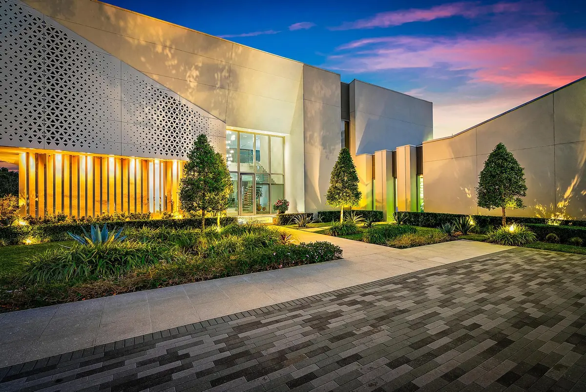 Magnificent modern design at 8119 Man O War Road, Palm Beach Gardens