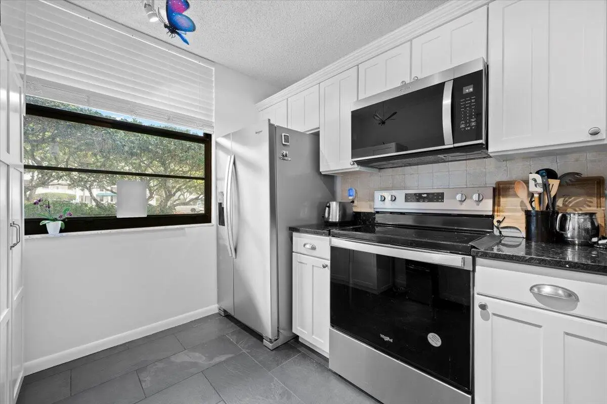22-LUX_0682 at 3526 Whitehall Drive 106, West Palm Beach
