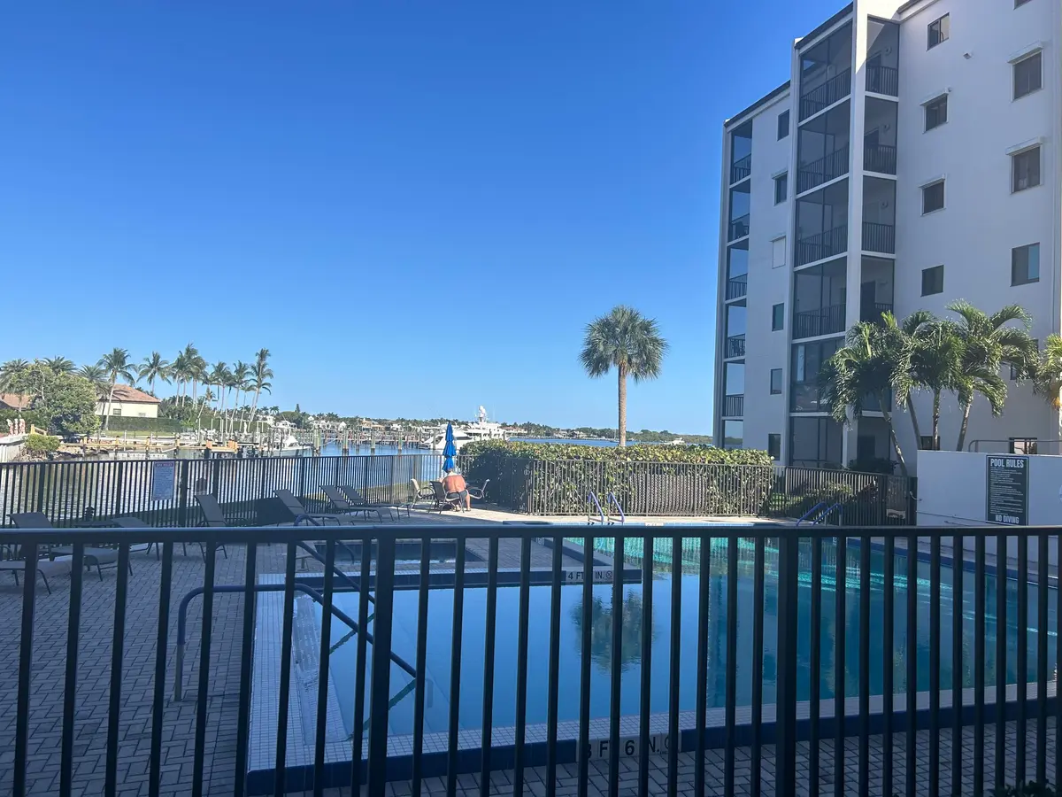 Pool 12 oaks at 11370 Twelve Oaks Way 117, North Palm Beach