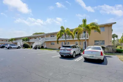 2223 NE 1st Court 105, Boynton Beach – sold