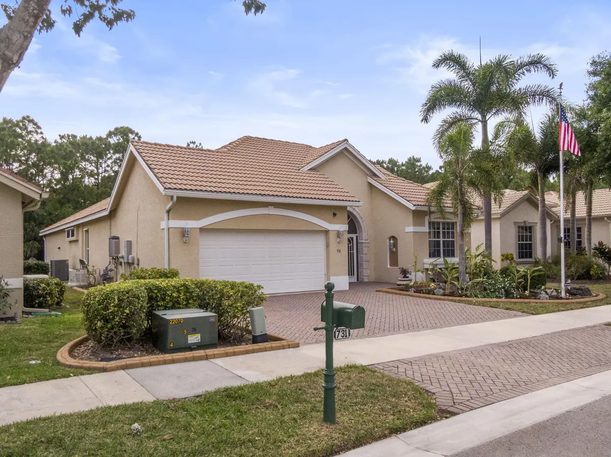 Side / Front view at 731 SW Great Exuma Cove, Port St. Lucie