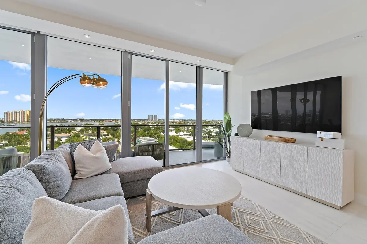 3100NOceanDr-906-SingerIsland_Living at 3100 N Ocean 906, Singer Island