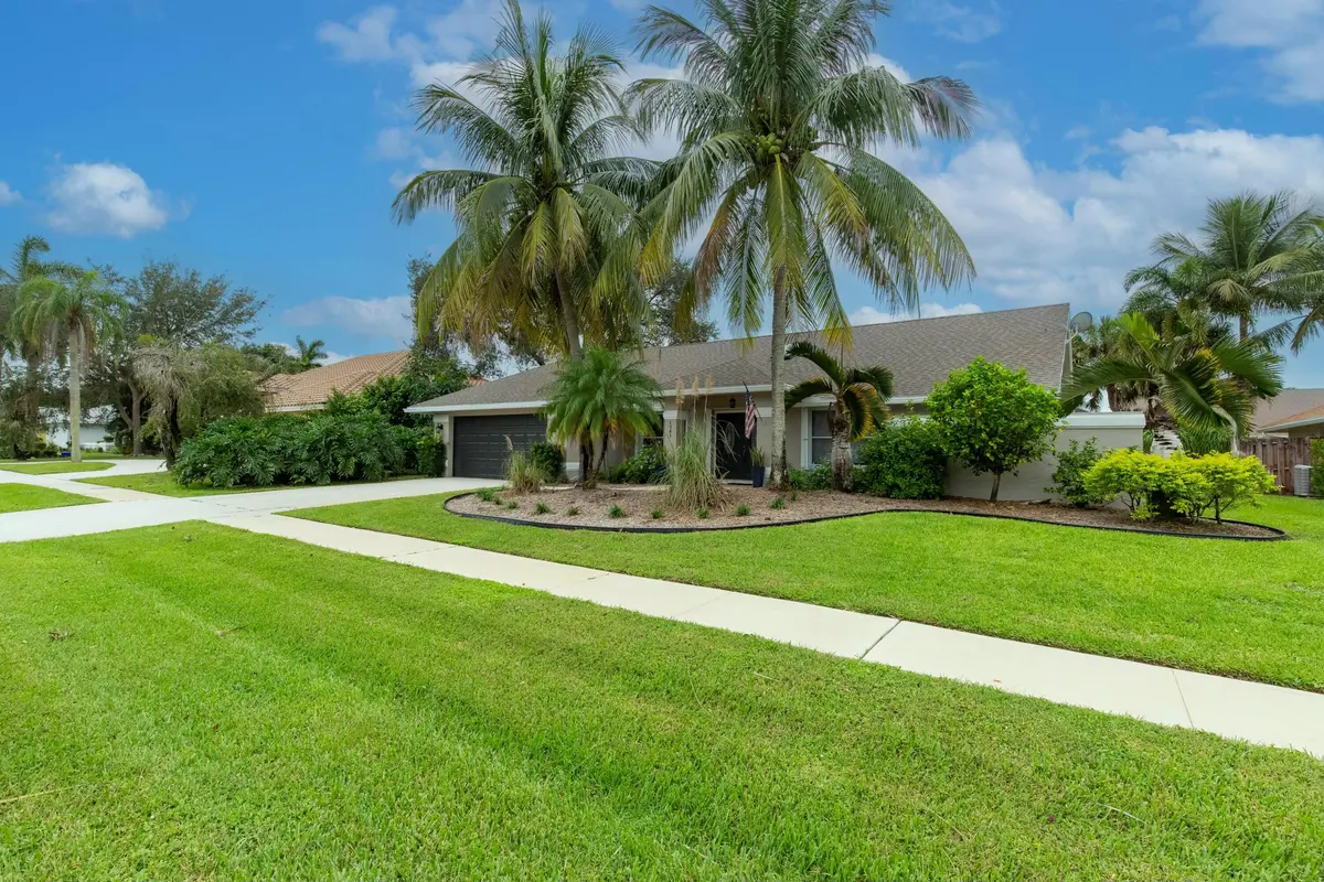 Non-HOA Community with Sidewalks at 1741 Grantham Drive, Wellington