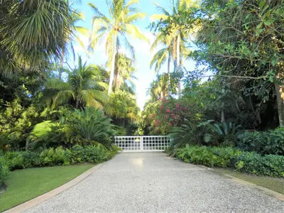 521 S Beach Road, Jupiter Island – Single Family Residence for rent