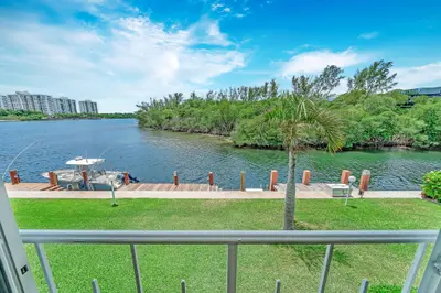 711 NE Harbour Terrace 4120, Boca Raton – Condominium for sale
