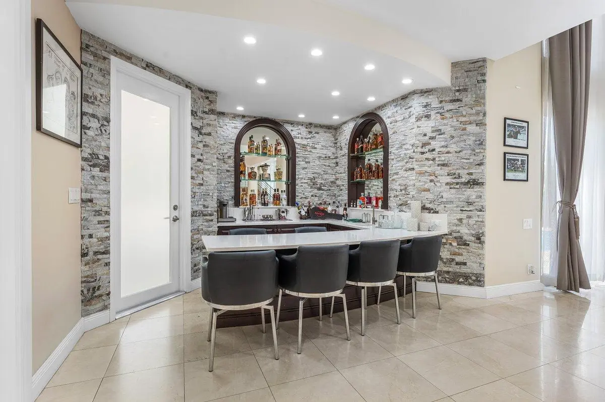 Bar at 17906 Aberdeen Way, Boca Raton