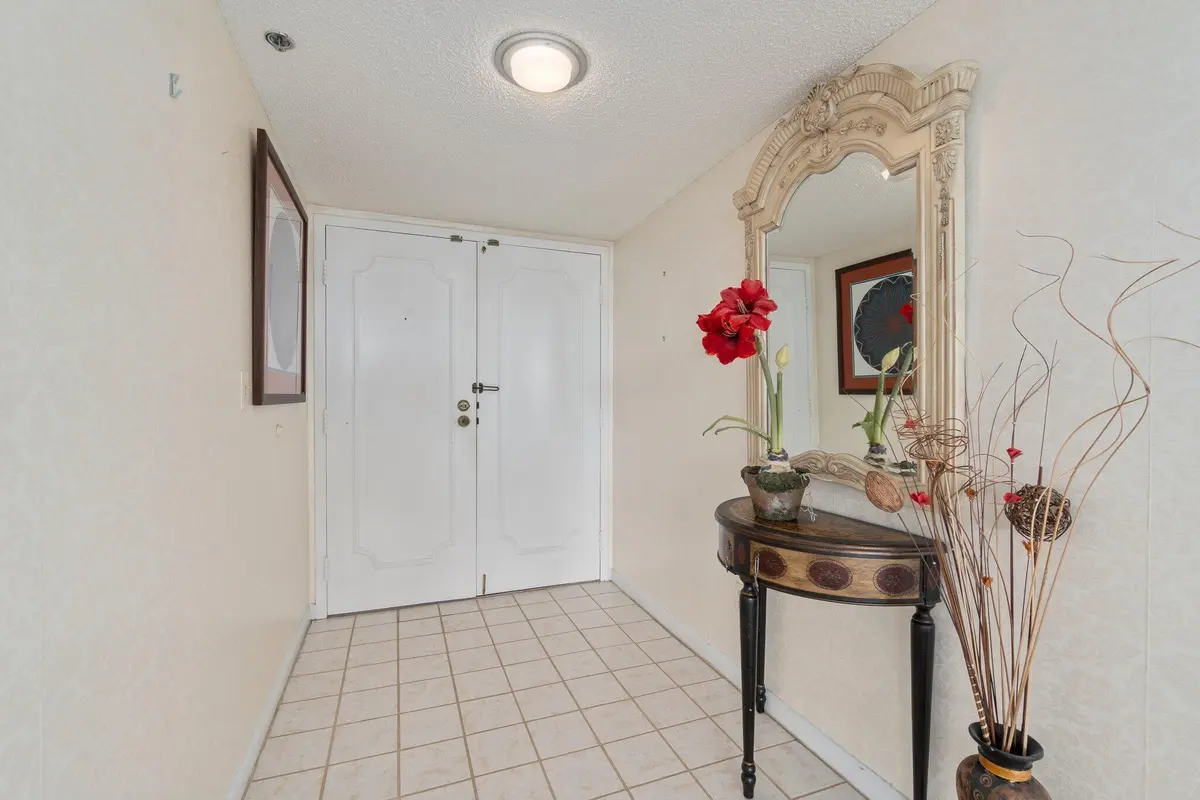 Foyer at 3100 N Highway A1a 506, Hutchinson Island