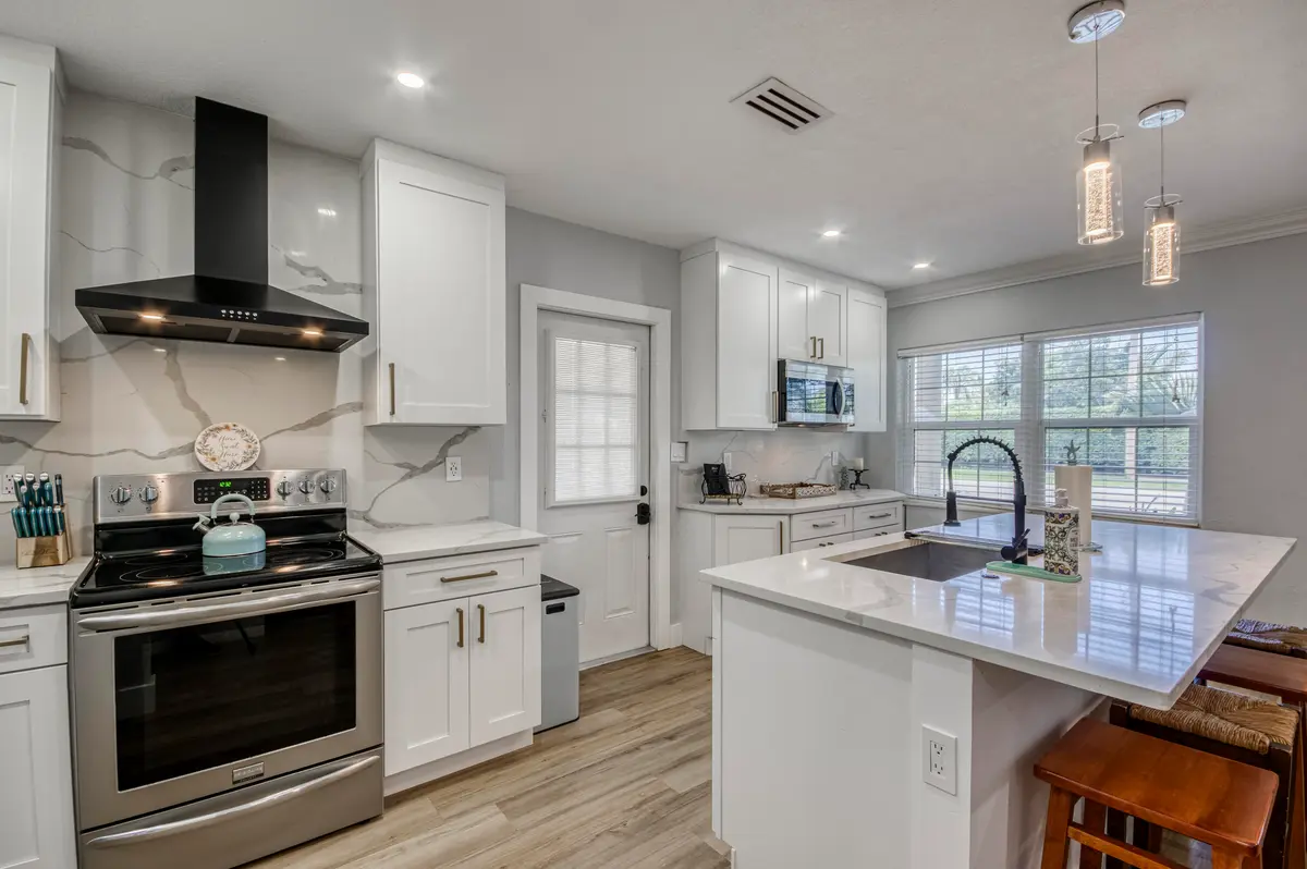 IMG-13 at 404 S Caloosahatchee Avenue, Jupiter